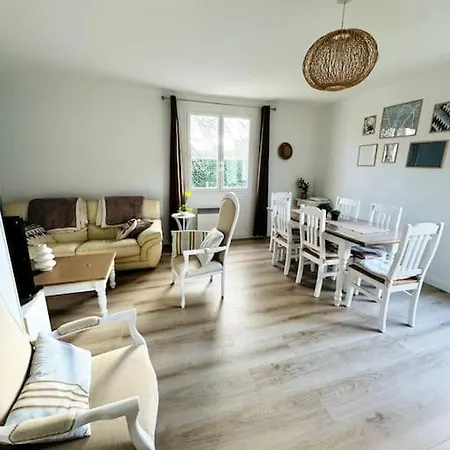 Holiday home Maison Renovee Et Chaleureuse Proche Du Memorial